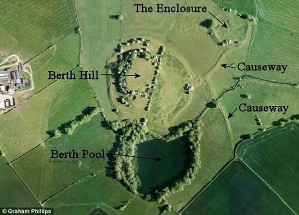 Graham Philips dice que ha encontrado donde está enterrado el Rey Arturo - en un campo en Shropshire. Una fotografía aérea del lugar.