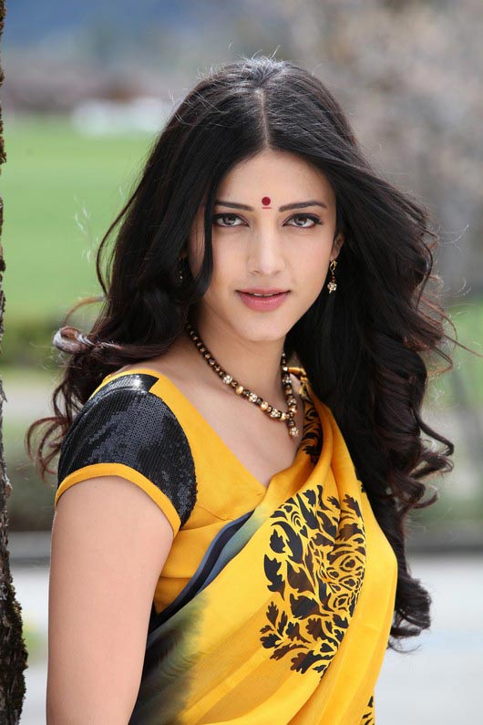 Shruti Haasan Profile and Hot Photos - First Show Review