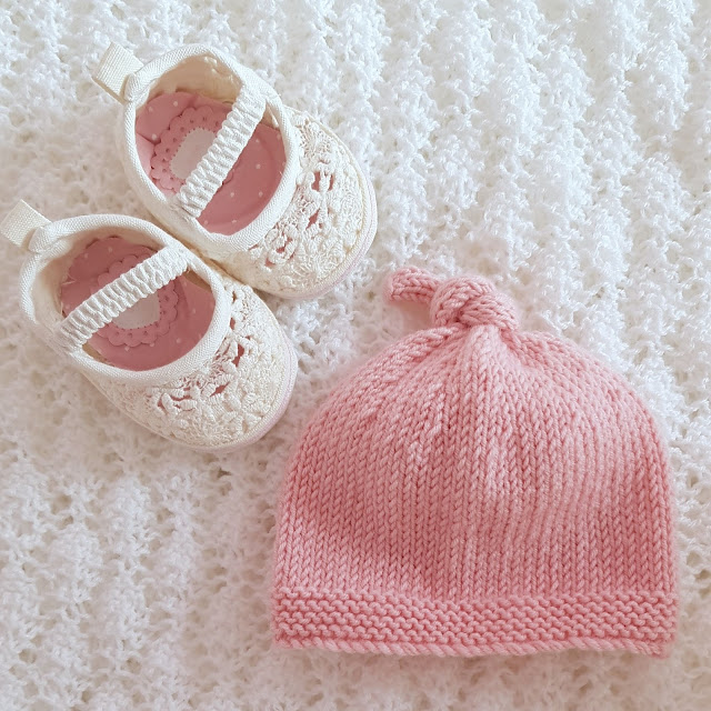 Cute and easy knitted baby hat