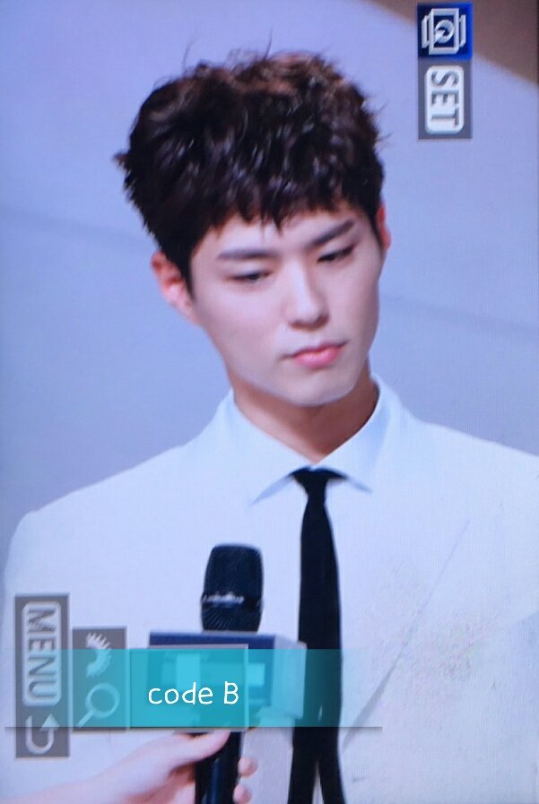 박보검 어제자 흰수트, 레드카펫 입장.gif | 인스티즈