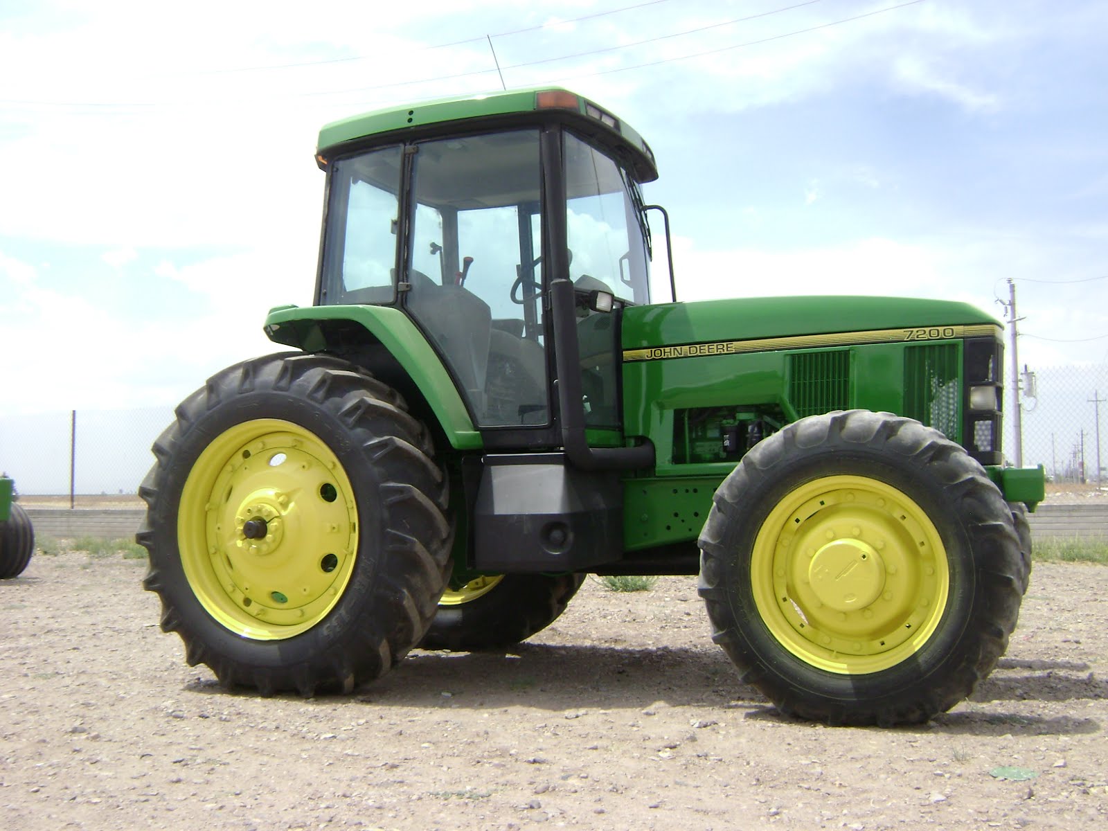 MAQUINARIA AGRICOLA INDUSTRIAL Tractor John Deere 7200, 4x4, 1994