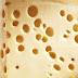 Suíça desvenda mistério de buracos em seus queijos