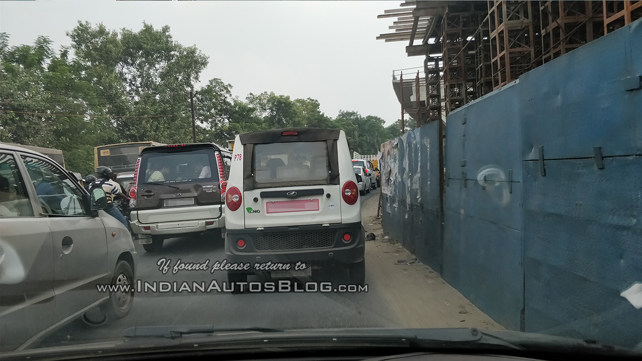 mahindra jeeto minivan cng