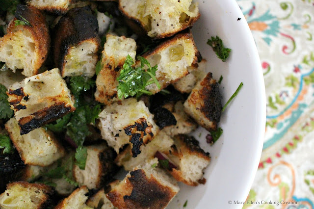 Cripsy, charred grilled bread for grilled bread salad with spinach, tomatoes and blue cheese. The perfect summer salad. Great for entertaining. #salad #grilledbread #panzanella