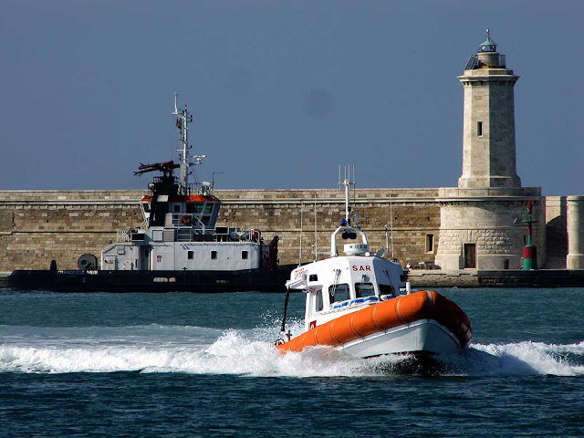Coast Guard patrol boat CP 866, Francesca Neri tug, Porto Mediceo, Livorno