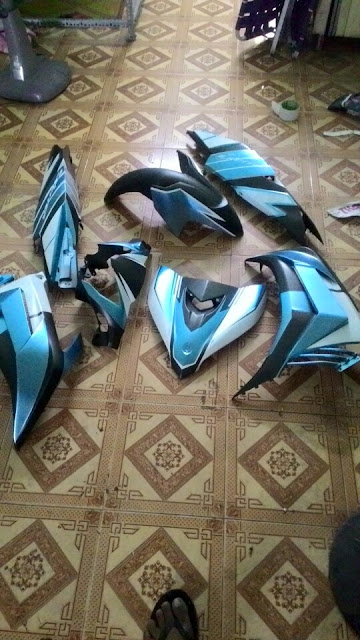 Sơn phối màu Exciter trắng xanh đen nhám