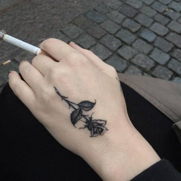 17 mejores ideas sobre Pequeños Tatuajes De Rosas en Pinterest 