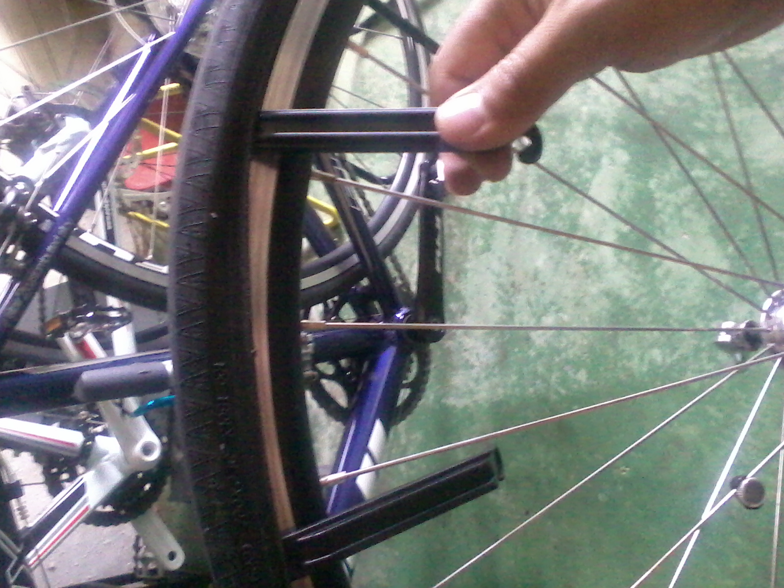 changing road bike tube