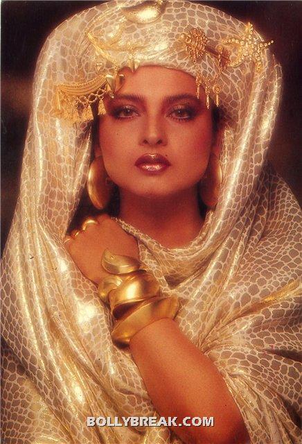 Rekha hot egyptian princess dress looking sexy with makeup - (6) - Rekha Hot Pics - 1980's 1970's Rekha Photo Gallery