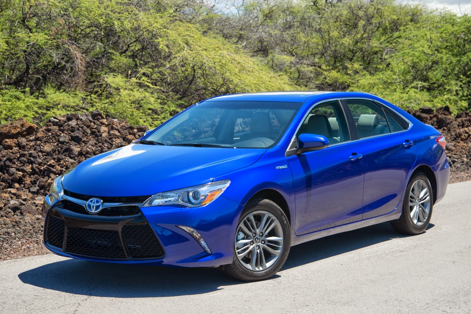 Toyota Camry гибрид 2015