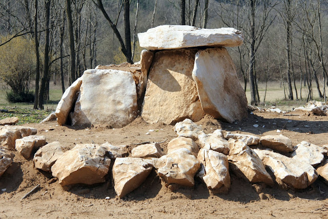 dolmens%2Bdanilovgrad8.jpg