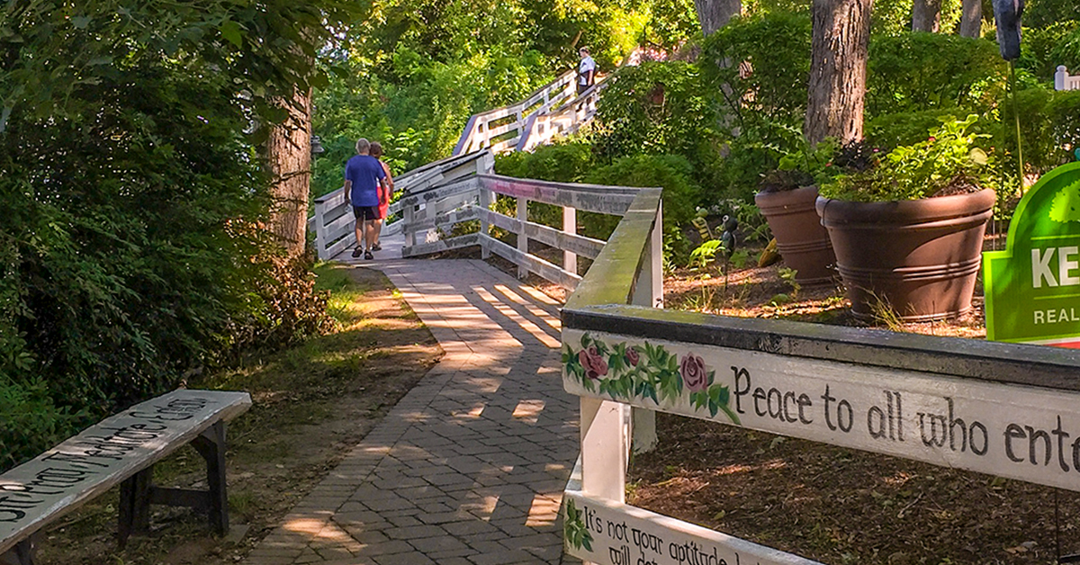 Wisconsin Explorer Hiking the Lake Geneva Lake Shore Path