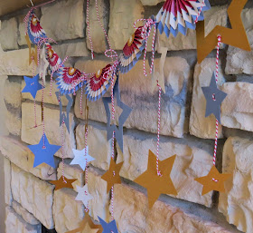 4th of July Banner, Mantle