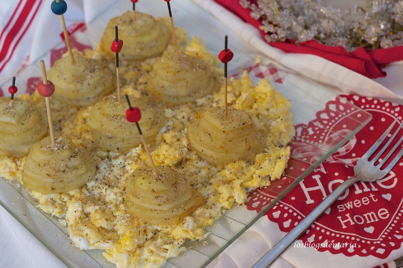 Torres de patatas con huevo revuelto a la trufa