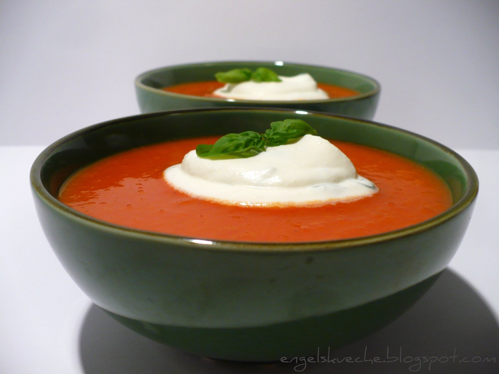 Essen aus Engelchens Küche: Schnelle Tomatensuppe mit Basilikum-Sahne ...