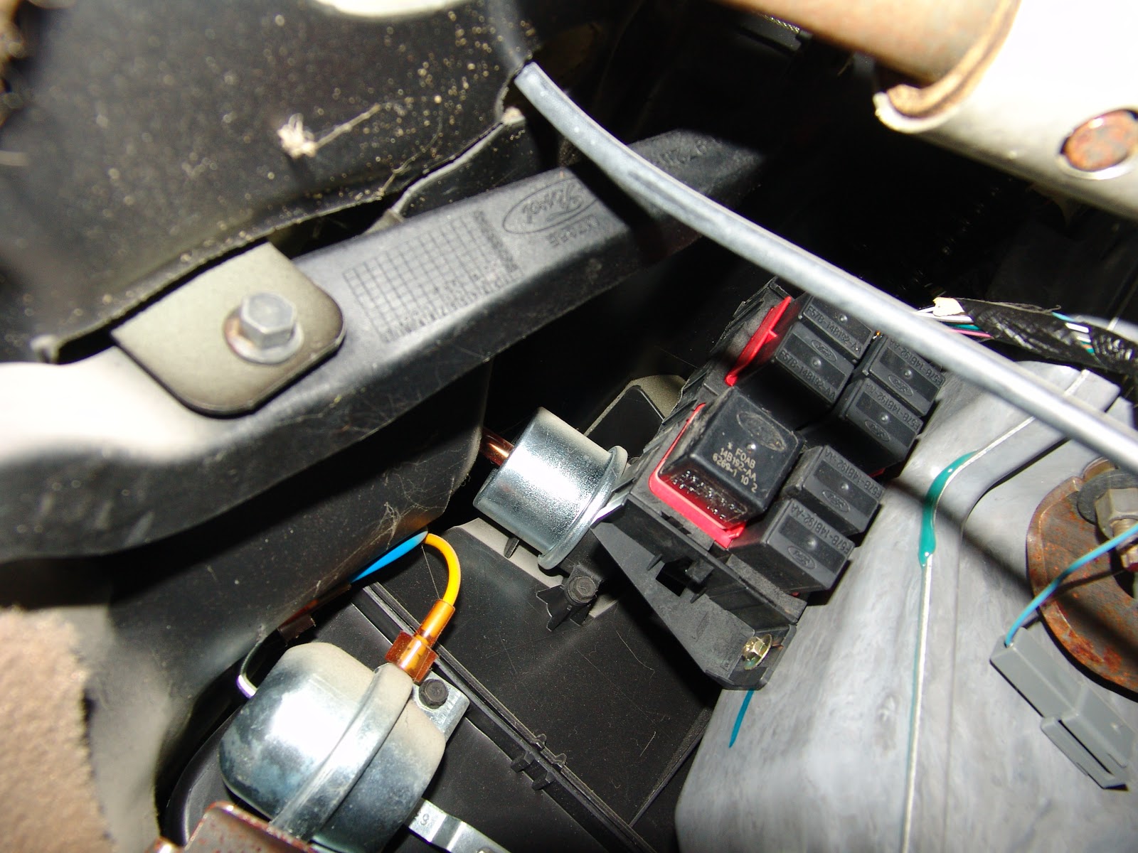 1997 Ford explorer battery saver relay location