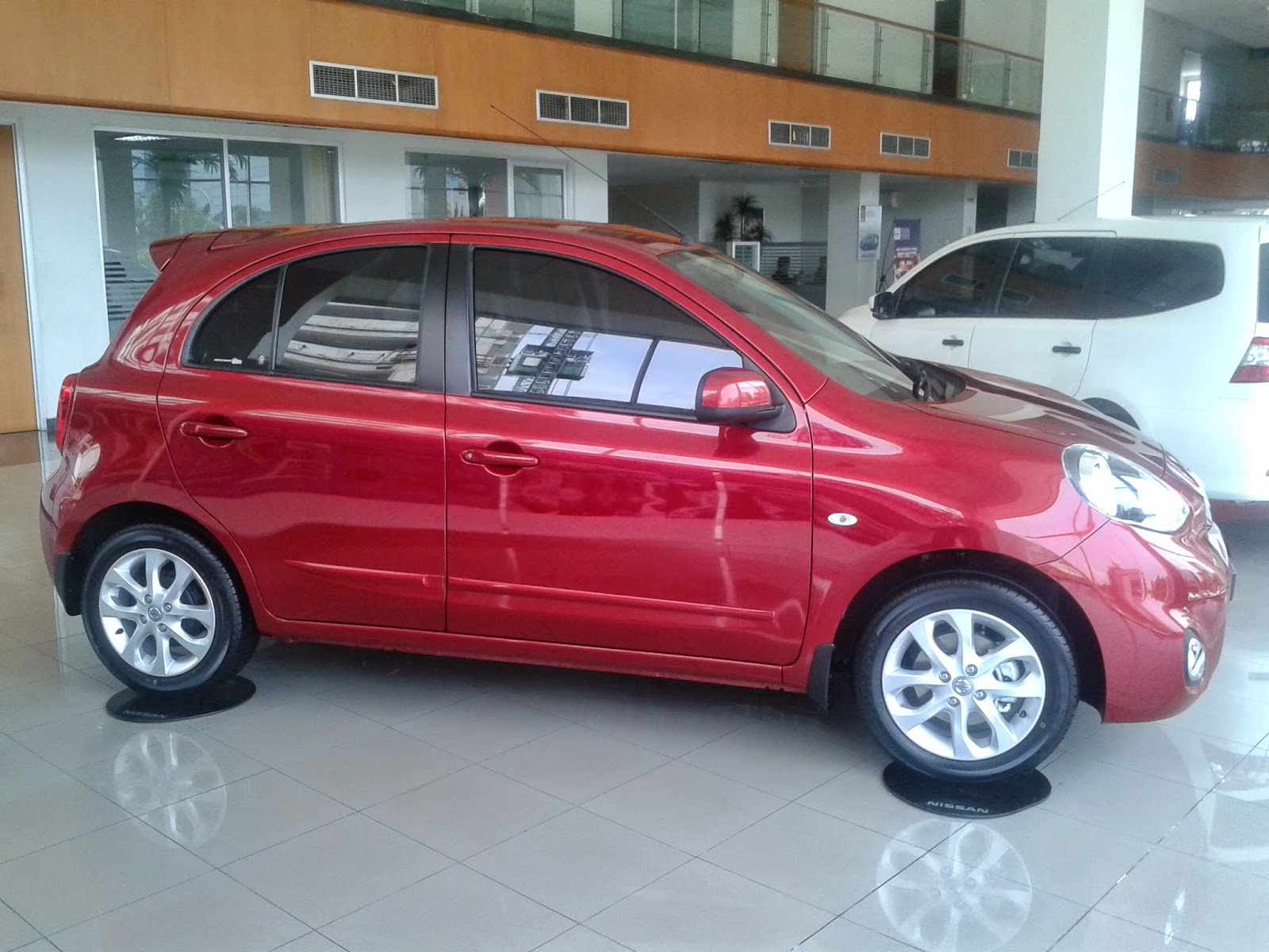 Mobil Baru Nissan March - Harga Nissan, Kredit, Promo Mobil Nissan