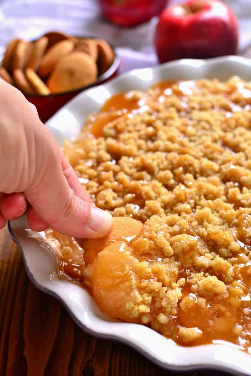 BAKED CARAMEL APPLE CHEESECAKE DIP