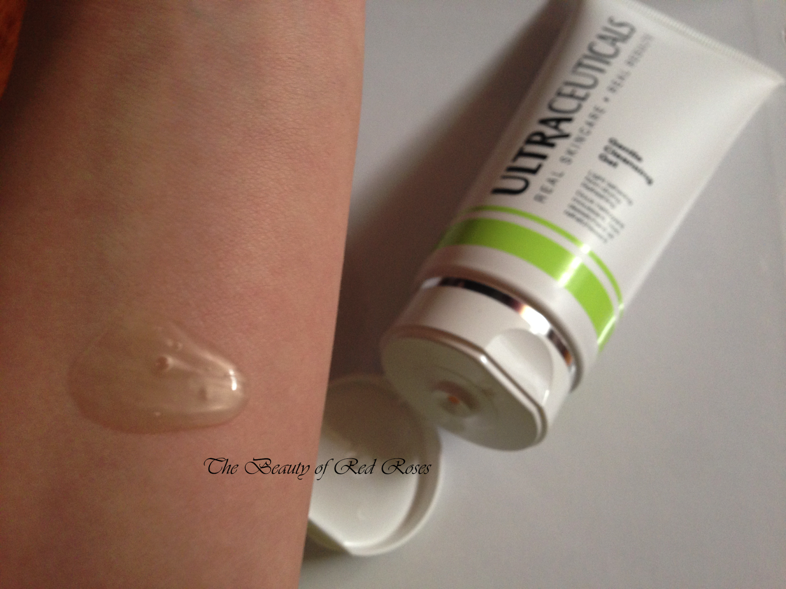 The Beauty of Red Roses Ultraceuticals Mattifying Magic Christmas Gift Set