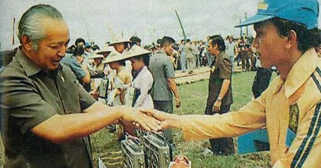 Kehidupan Masyarakat Indonesia Pada Masa Orde Baru