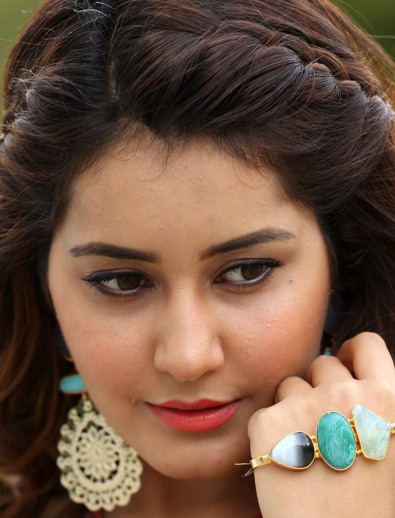 Telugu Actress Rashi Khanna Face Close Up Photos Gallery