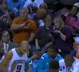 Woman hit in face with basketball at Kings-Hornets game (Video ...