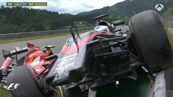 Choque Alonso Raikkonen Fórmula 1 Austria