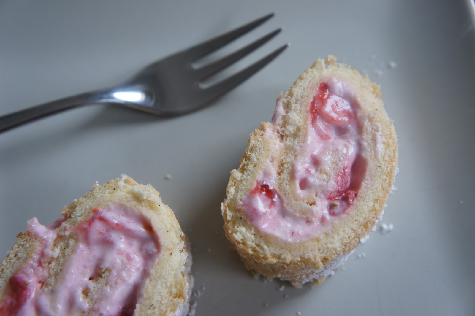 REZEPT: glutenfreie Biskuitrolle mit Erdbeerfüllung ♥ Ein glutenfreier Blog