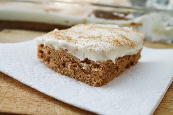 Cinnamon Roll Cookie Bars - best frosting! | WhatchaMakinNow.com