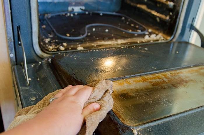 Cách vệ sinh lò nướng hiệu quả với baking soda