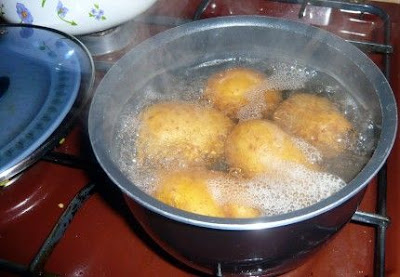 boil-the-potatoes-with-skin