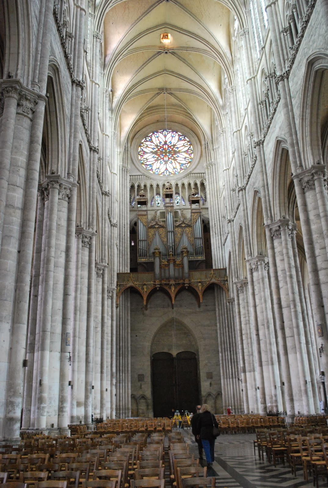 socalgalopenwallet: Inside Amiens cathedral