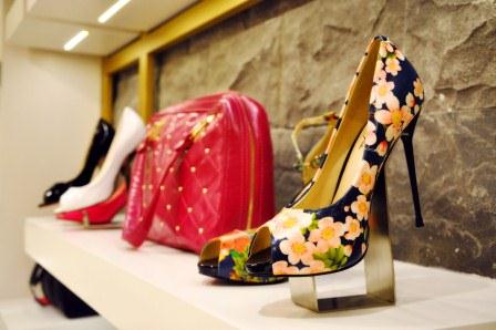 Insignia, Insignia Shoes and accessories, floral shoes, floral heels, Shoe addict, buy shoes online, fashion shoes, designer shoes, Fashion blog of Pakistan, Top Fashion Blog, Blogger in Pakistan, Karachi, red alice rao, redalicerao