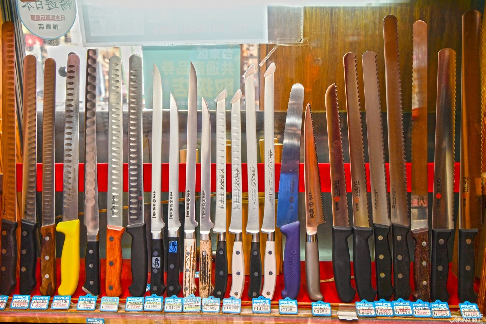 JAPANKURU Shopping in Tokyo's Kappabashi Street 🗡 Knife Shopping in Kappabashi at a Famous