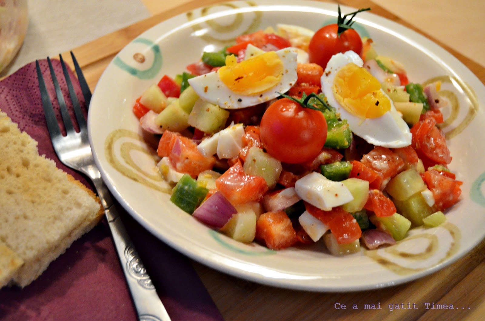 Salata de cruditati cu ou fiert