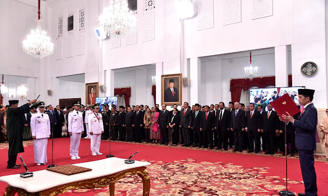 Resmi Dilantik, Emil Dardak Dampingi Khofifah Nahkodai Jatim