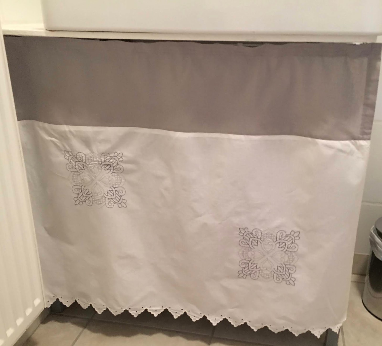 rideau sous lavabo salle de bain