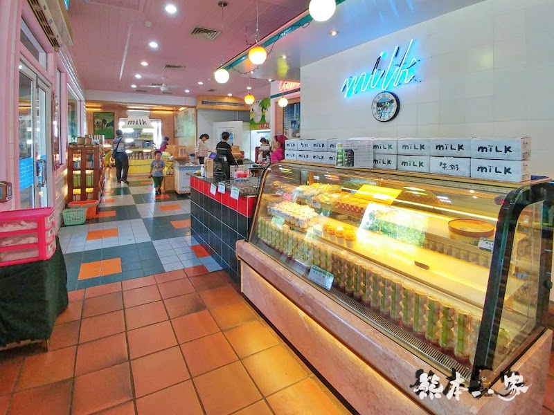 苗栗飛牛牧場必吃乳製品美食|牛奶屋|飛牛速食餐廳~鮮乳優格白布丁巨蛋麵包好吃