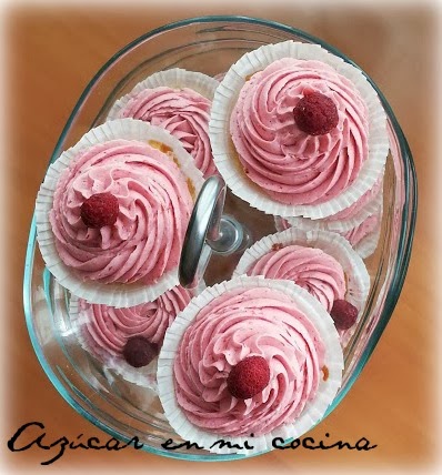 http://azucarenmicocina.blogspot.com.es/2013/10/cupcakes-de-frambuesa.html