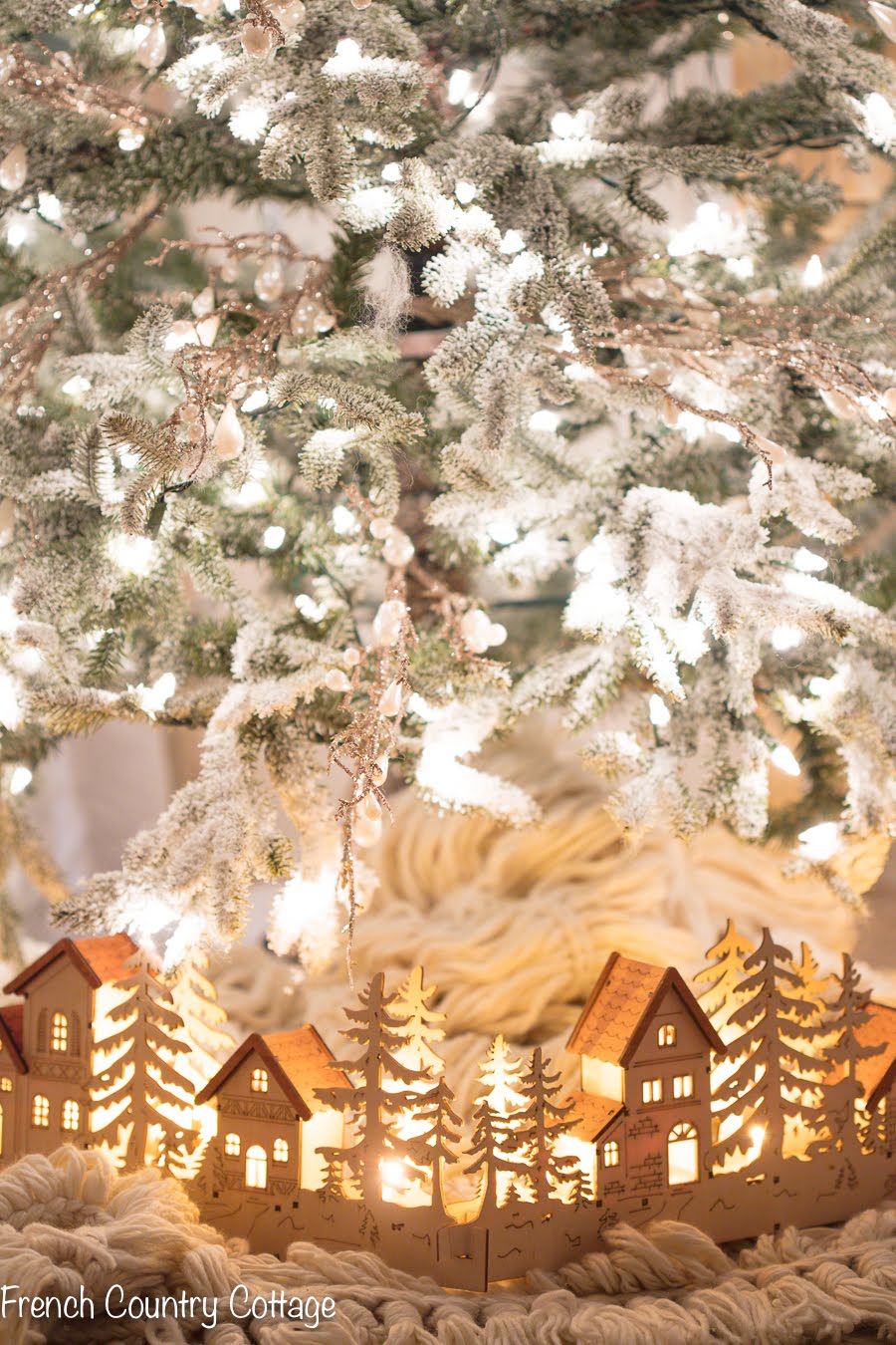BALSAM HILL CHRISTMAS VILLAGE WOOD TREE COLLAR Holiday & Seasonal Décor