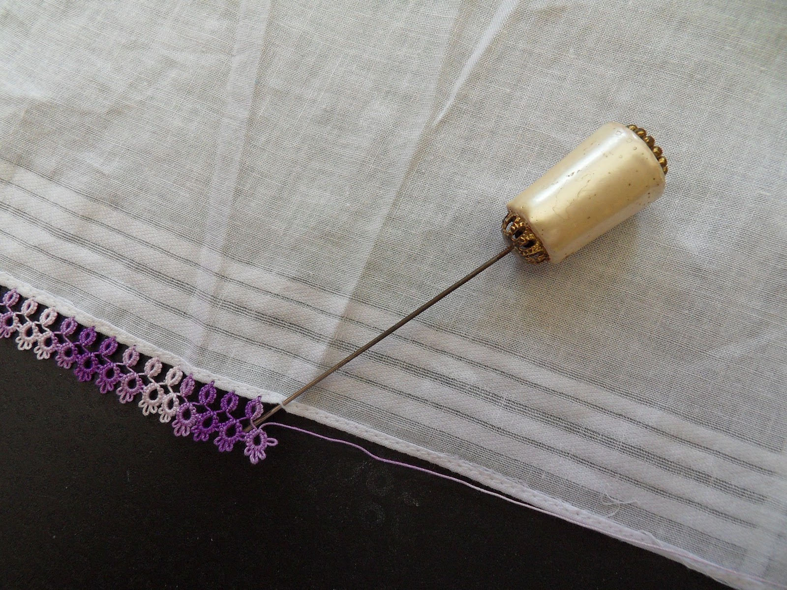 Le Blog de Frivole Attaching Tatting to Hanky