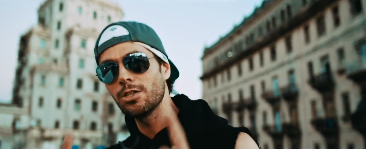 Enrique Iglesias - Subeme La Radio lyrics - Directlyrics