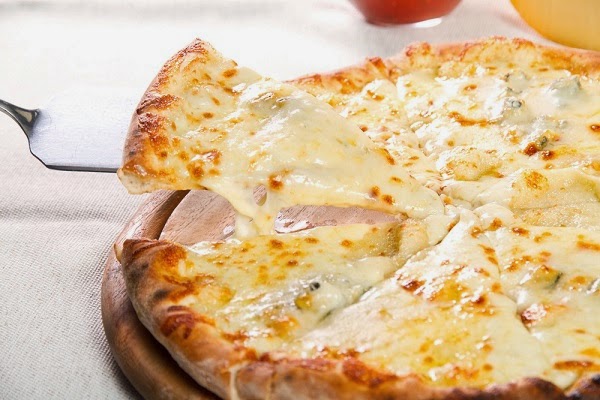 طريقة سريعة لتحضير بيتزا الجبنة اللذيذة, طريقة عمل البيتزا, وصفة البيتزا, بيتزا الجبنة, بالصور البيتزا,