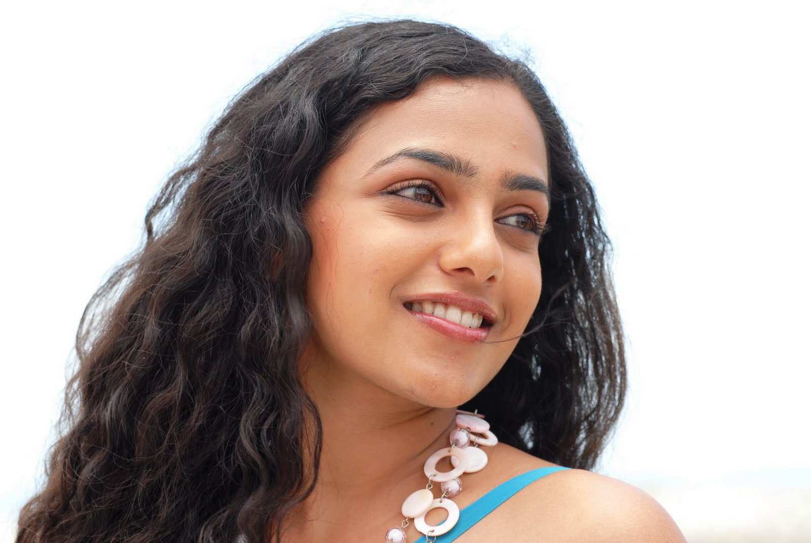  Malayalam Glamours Doll Face Close Up Photos Of Nithya Menon In Blue Top