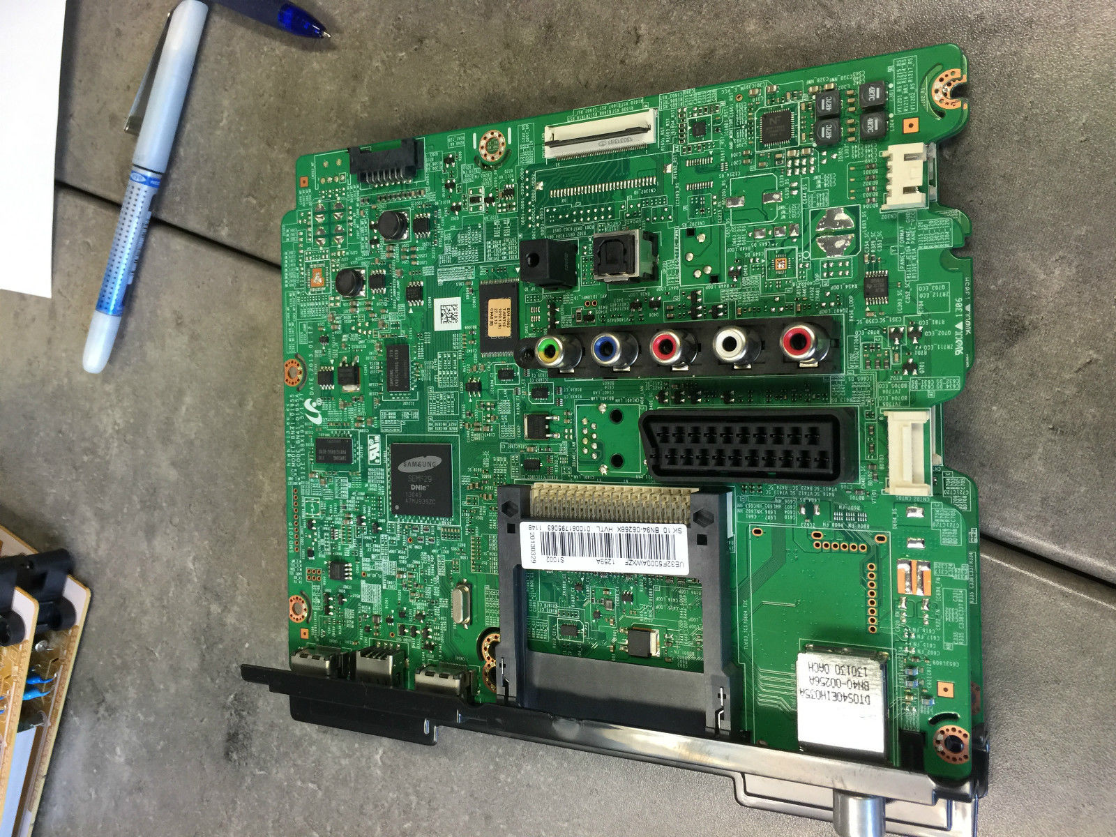 SAMSUNG UA32f4000 /UE32F4000AW
