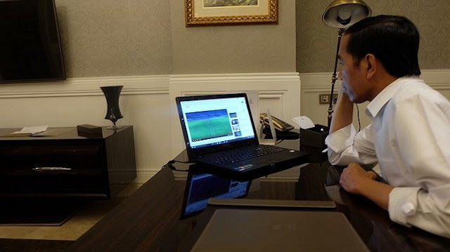 Viral Akun @LaptopJokowi di Twitter Gara-Gara Cuitanya yang Lucu-Lucu Viral Akun @LaptopJokowi di Twitter Gara-Gara Cuitanya yang Lucu-Lucu
