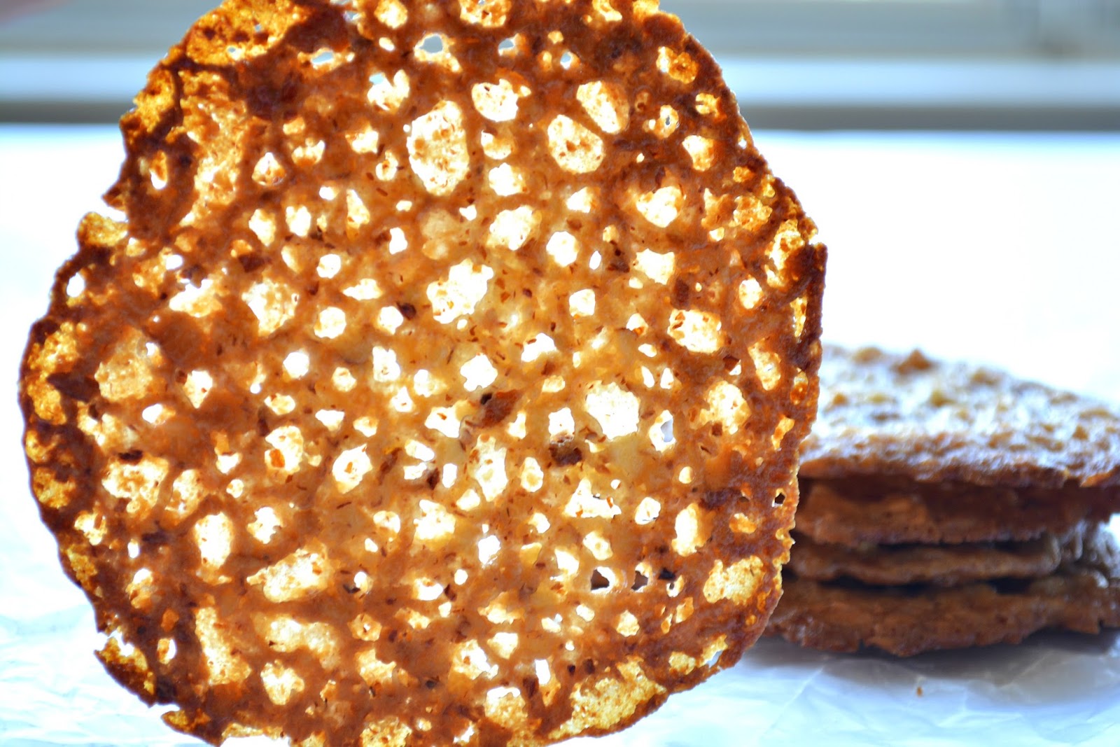 5 Ingredients or less Almond Lace Cookies Florentines Love is in