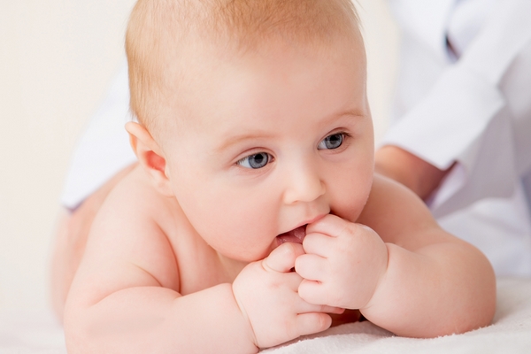 فوائد تدليك الرضيع