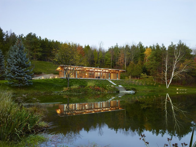 Lake modernist luxurious +HOUSE by Superkül Architects, one of the sustainable house Ontario, Canada.