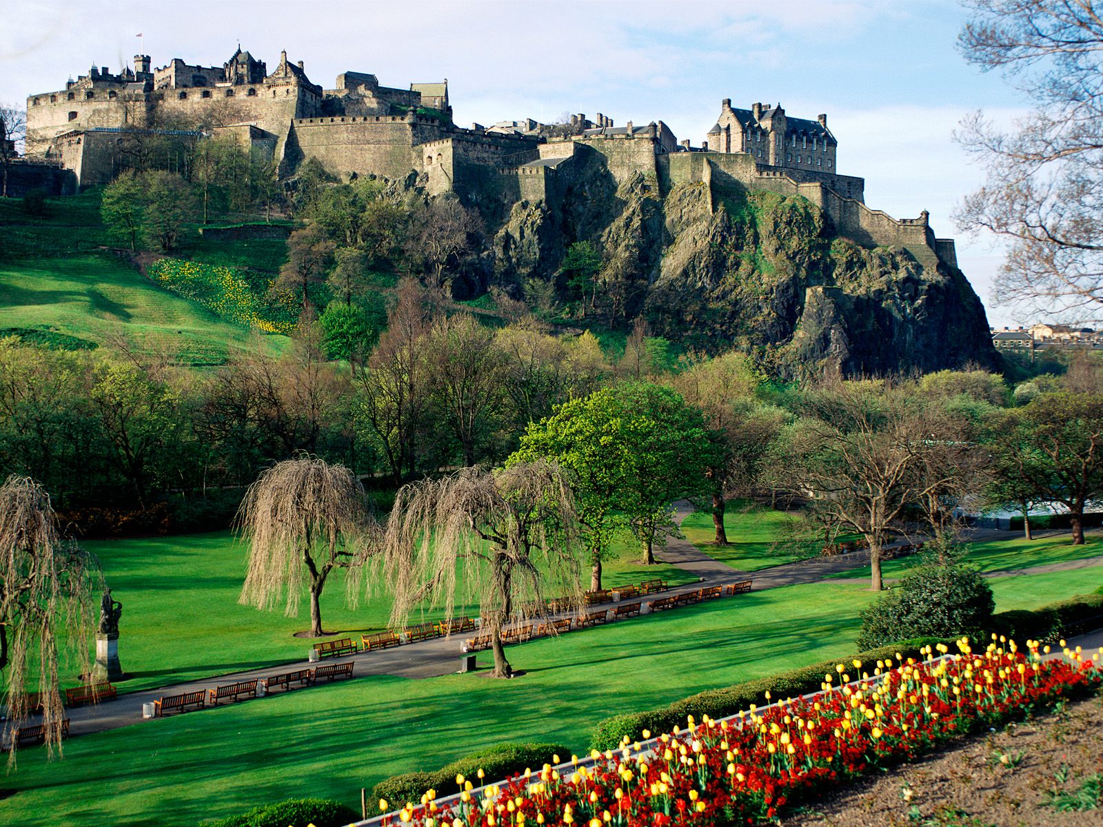http://3.bp.blogspot.com/-GFtLMd6gBTw/T2zb-ysILnI/AAAAAAAAOQQ/UcTV1TdW3zw/s1600/wonderful-Edinburgh-Castle-Scotland.jpg